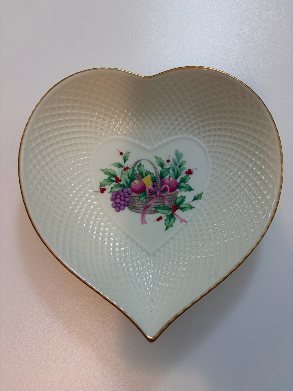 Vtg Mikasa Christmas Spirit Heart Shaped Candy Dish Ivory Bone China Gold Trim